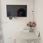 Rora Apartment *