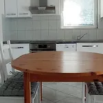 Rora *
