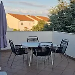 Rora *