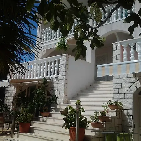 Rora Apartman