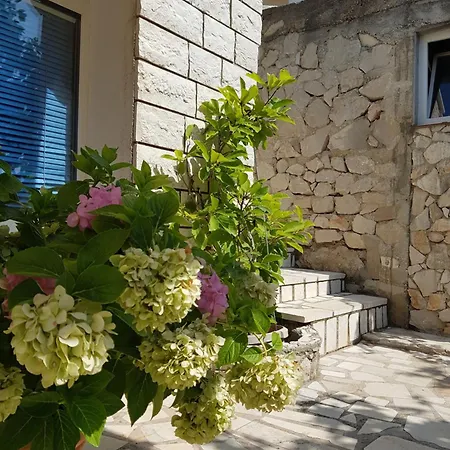 Rora Apartman *